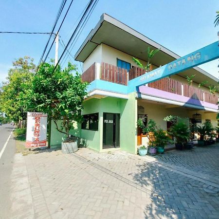 Hotel Gerung 2 Near Luwes Mall Nganjuk Mitra Reddoorz Kültér fotó