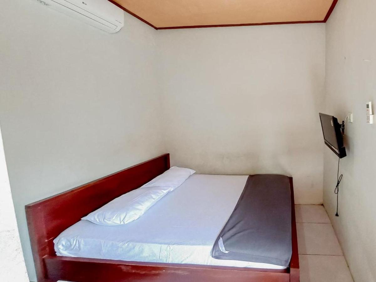 Hotel Gerung 2 Near Luwes Mall Nganjuk Mitra Reddoorz Kültér fotó