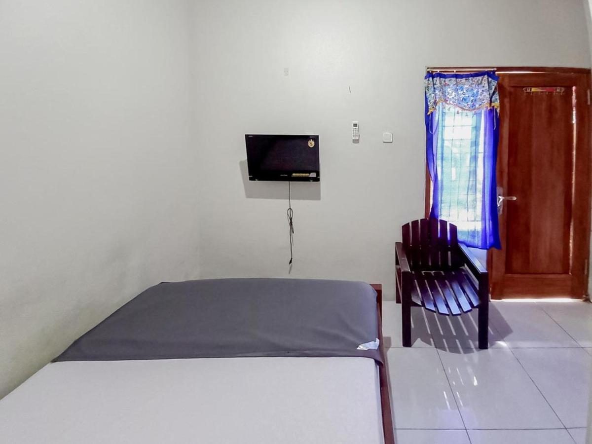 Hotel Gerung 2 Near Luwes Mall Nganjuk Mitra Reddoorz Kültér fotó